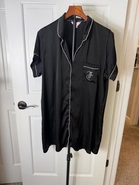 Juicy Couture Black Short-Sleeve Satin Button-Down Nightgown with Pink Piping